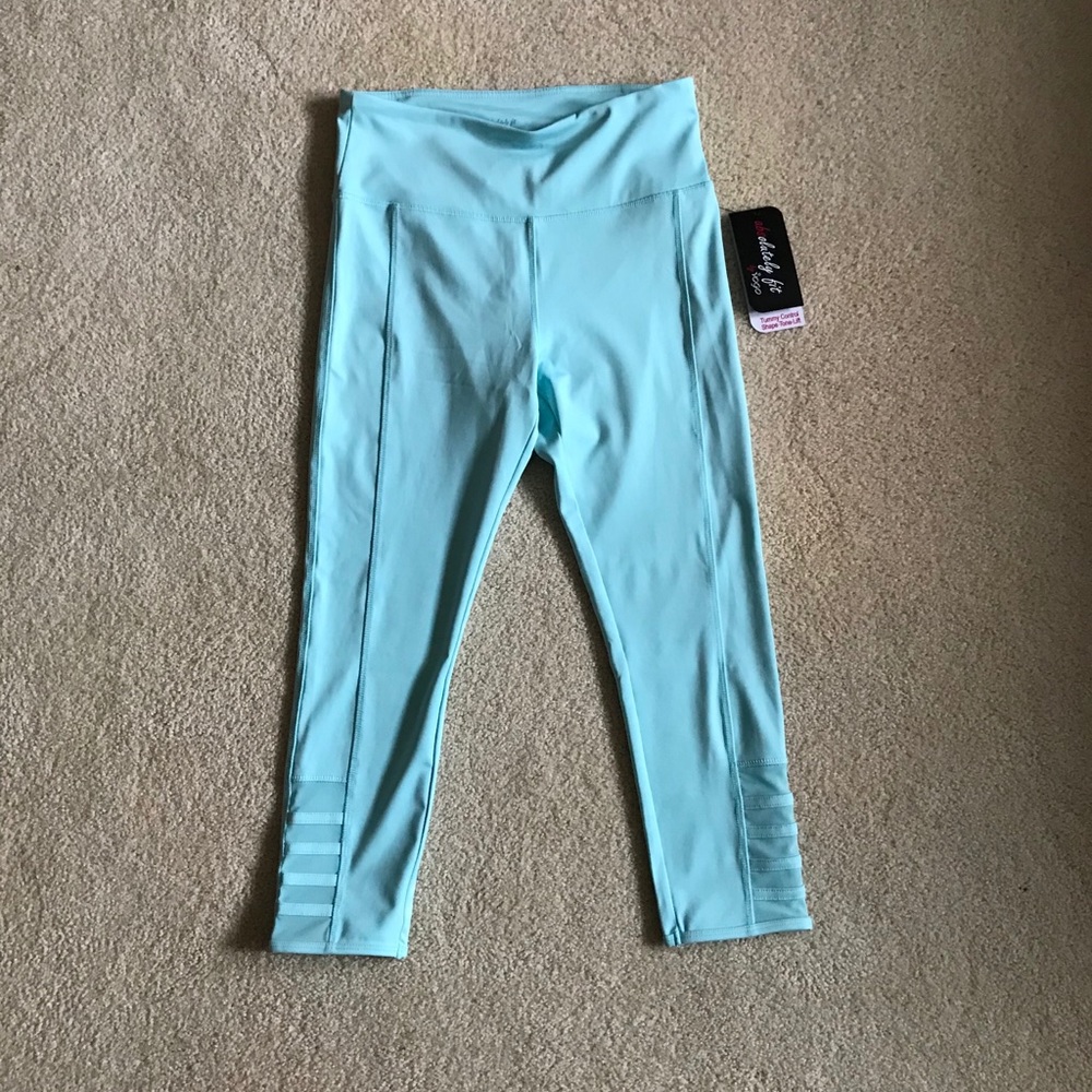 SOLD - NWT Vogo Aqua Workout Capri Leggings - Picture 6 of 16